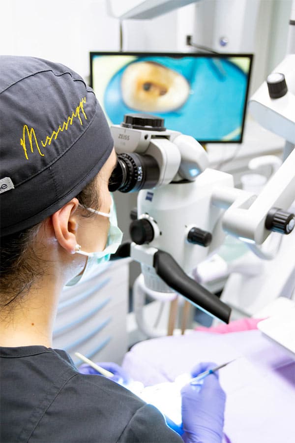 Endodoncia con microscopio