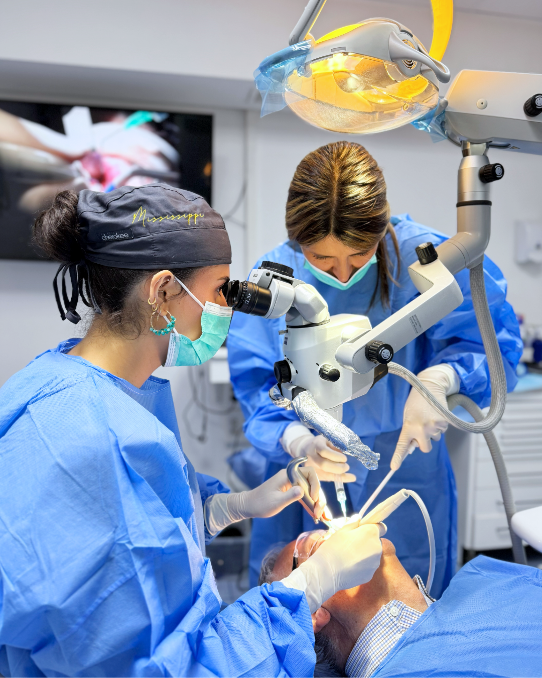 Residente Máster Endodoncia - Microcirugía Apical