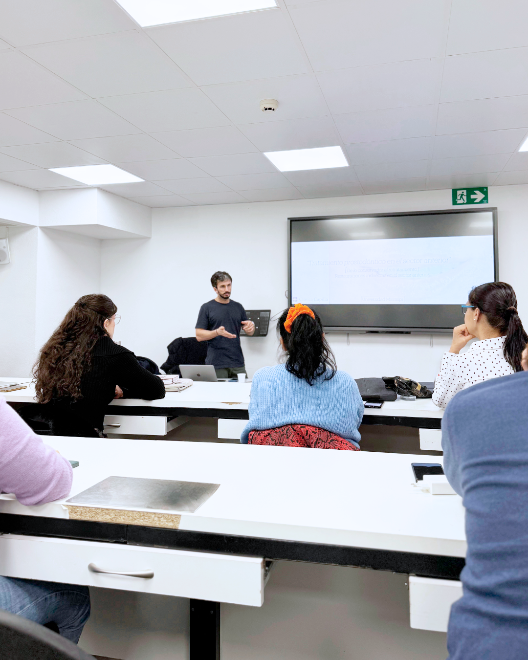 Dr. Eduardo Capilla - Tratamiento prostodóntico sector anterior
