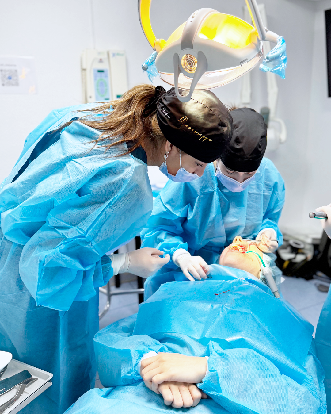 Dra. Marcela Salamanca - Autotrasplante Dental