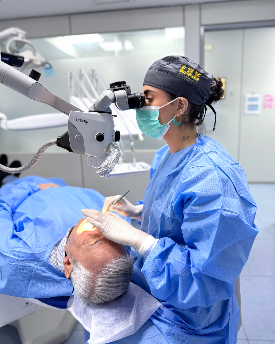 Residente Máster Endodoncia - Microcirugía Apical