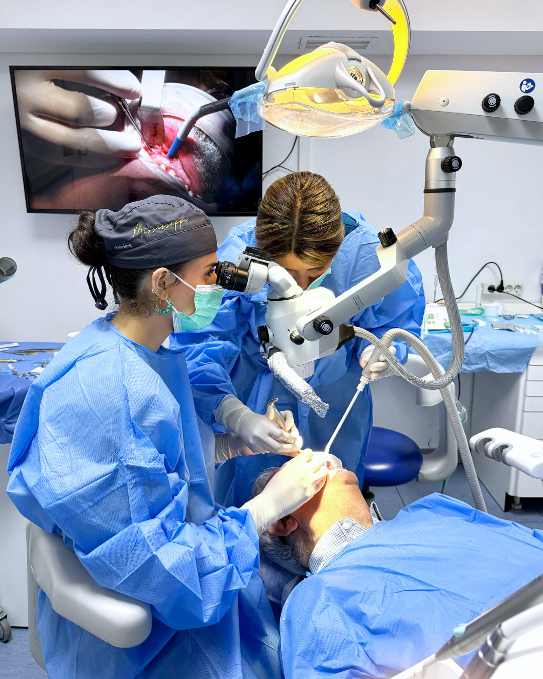 Residente Máster Endodoncia - Microcirugía Apical