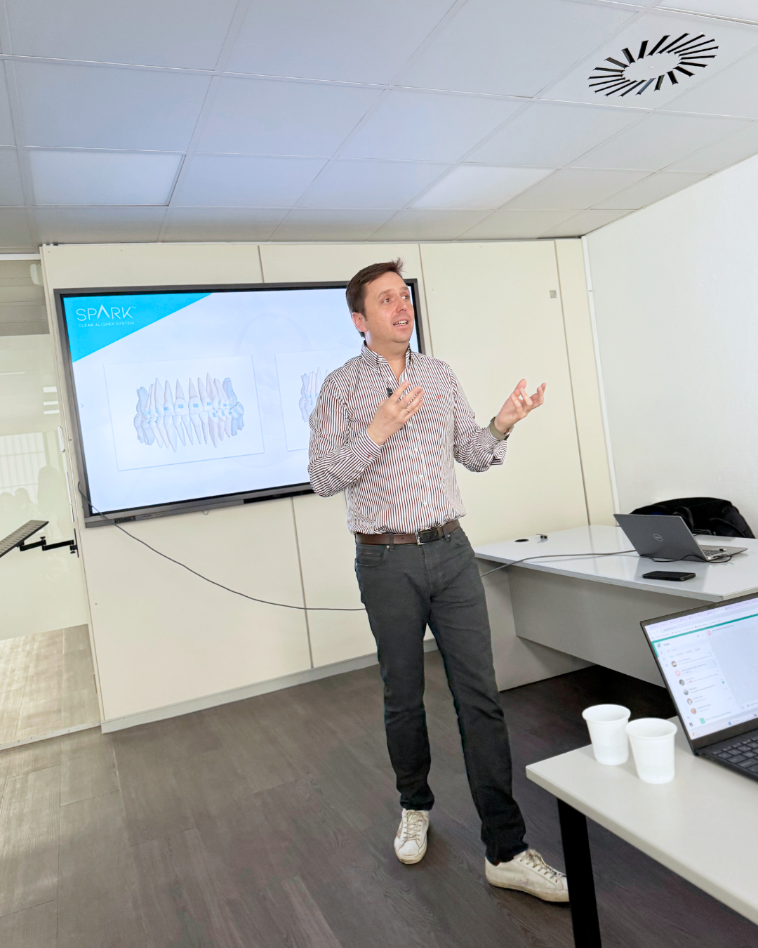 Dr. Ángel Navarro - Mordida cruzada con alineadores