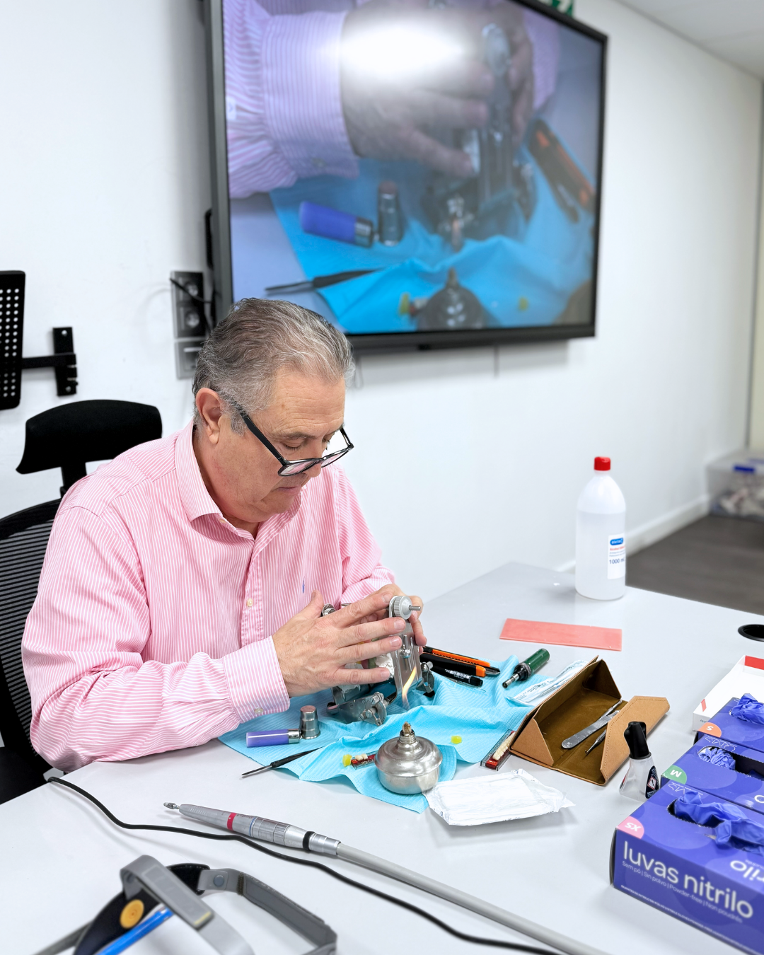 Dr. Francisco Troyano - Taller de montaje de dientes